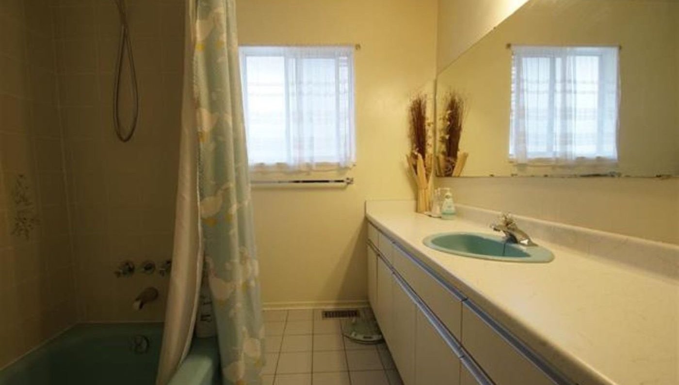 Bathroom before renovation in Vancouver